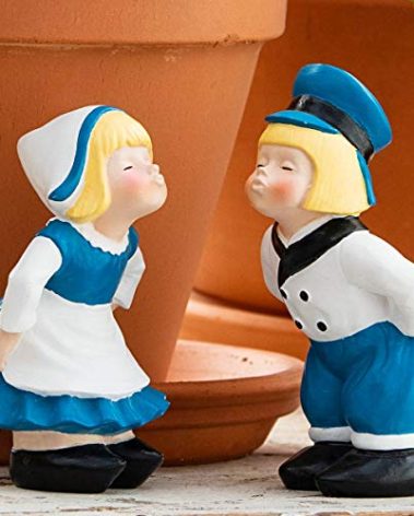 BRECK'S Mini Kissing Dutch Couple - Perfectly Sized for Small Spaces or Fairy Gardens - Set of 2 (1 boy and 1 Girl).