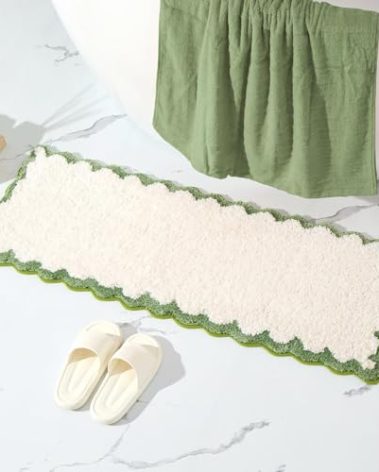 ORTIGIA Long Cute Scalloped Bathroom Rugs Runner, Fun White and Green Plush Microfiber Scallop Bath Mats Non Slip Washable Quick Dry Absorbent, Rug Carpet for Bathtub Sink Laundry Room Bedroom, 17x47