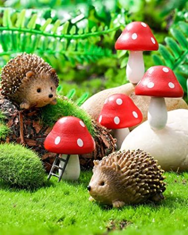 Queekay Resin Hedgehogs & Wood Mushroom Sculpture, Fairy Wild Garden Supplies, 6 Pieces, Red, Handmade Decor