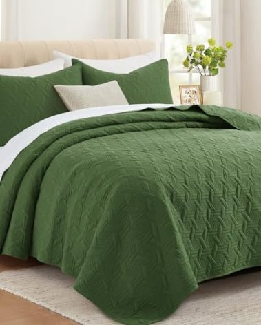 Lavsiry Olive Green Oversized California Cal King Size Quilt Bedding Set with Pillow Shams, Summer Lightweight Bedspread Coverlet, Soft Quilted Blanket Thin Comforter for All Seasons