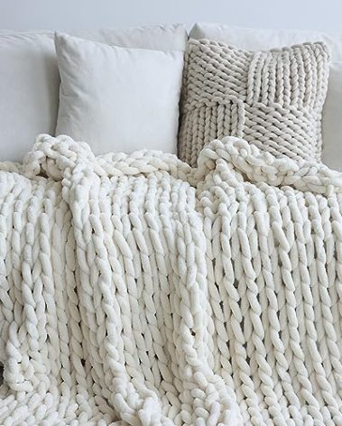 Maetoow Chenille Chunky Knit Blanket Throw （50×60 Inch）, Handmade Warm & Cozy Blanket Couch, Bed, Home Decor, Soft Breathable Fleece Banket, Christmas Thick and Giant Yarn Throws，Cream