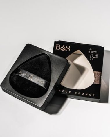 BLEND & SNAP Large Velour Triangle Makeup Puff for Smooth & Flawless Coverage – Blotting Sponge for Foundation & Concealer / Powder Press Pad – Precision Tip for Easy Application – Makeup Artist