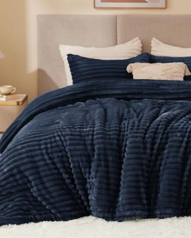 BEDELITE Fleece Queen Comforter Set -Super Soft & Warm Fluffy Navy Blue Bedding, Luxury Fuzzy Heavy Bed Set for Winter with 2 Pillow Cases