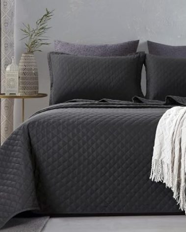 HOMBYS 3 Piece Oversized King Quilt Set Bedspread 128x120 Reversible Lightweight Coverlet Summer Comforter Set (Super King Plus (128x120), Black)