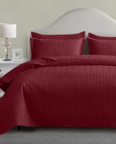 Maple&Stone Quilt Set Queen Size, Burgundy Lightweight Bedspread Ultrasonic Chevron Pattern Light Coverlet for All Season Comforter Bedding Decor - 3 Piece Queen Bed Cover Sets