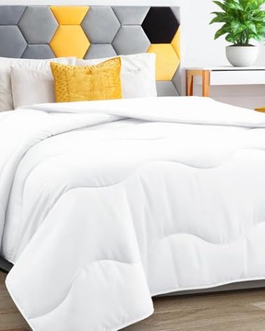 MEELUS Lightweight Comforter Cooling White, All Season Duvet Insert Breathable California King Summer Bedding, Soft Microfiber Cool Down Alternative Quilt with Corner Tabs, 104 * 96 inch