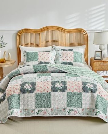 Joyreap 3 Pieces Floral Patchwork Quilt Set King, Green Flowers Design, Soft n Cozy Microfiber Quilt, Bedspread Bed Cover for All Season, 1 Quilt and 2 Pillow Shams- 102x90 inches