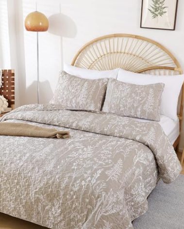 JANZAA Quilt King Size Oatmeal Quilt Bed Spread Boho Quilt with Floral Pattern Microfiber Quilts Set 3 Pieces Lightweight Comforter Reversible Bedding Set 1Quilt（104x90 inches） and 2 Pillow Cases