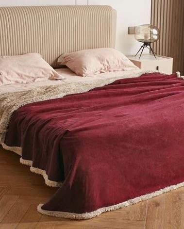 Kritter Planet Waterproof Pet Blanket for Bed, Reversible Sherpa Fleece Protector Couch Cover for Pets, Liquid Proof Furniture Protector for Medium Large Dogs