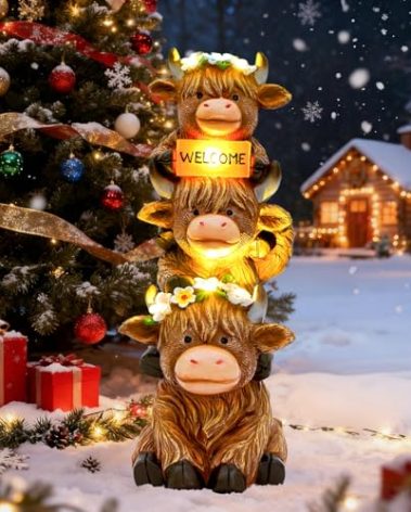 twinbling Christmas Highland Cow Statue Solar Outdoor Decor with Flower Decoration Garden Highland Cow Decor Birthday Gifts for Women Mom Winter Highland Cows Figurine for Yard Garden Lawn Decor
