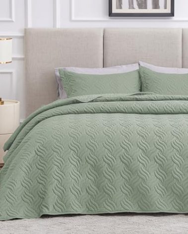 Love's cabin California King Size Quilt Bedding Set Sage Bedspread - Cal King Summer Lightweight Bedspread Comforter - Wave Pattern Coverlet for All Season - 3 Pieces (1 Quilt, 2 Pillow Shams)