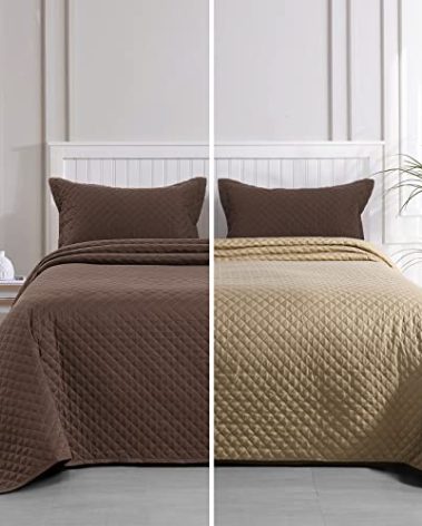 HOMBYS 3 Piece Oversized King Quilt Set Bedspread 128x120 Reversible Lightweight Coverlet Summer Comforter Set (Super King Plus(128x120), Beige Brown)