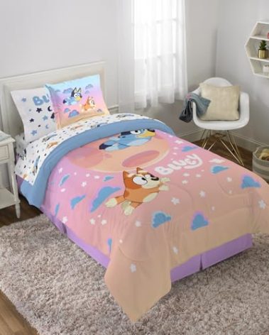 Jay Franco Bluey & Bingo Twin Comforter Set - 5 Piece Bed Set Includes Sheet Set & Pillow Covers - Super Soft Clouds & Stars Kids Bedding
