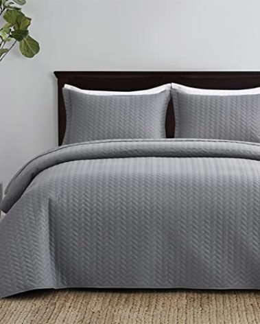 Maple&Stone Quilt Set California King Size, Lightweight Grey Bedspread Ultrasonic Chevron Pattern Light Coverlet for All Season Comforter Bedding Decor - 3 Piece Bed Cover Sets