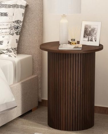 Wnutrees Round Fluted End Table, Small Accent Pedestal Side Table, Wood Fluted Nightstand Bedside Table for Living Room, Bedroom, Handcrafted Finish, Brown
