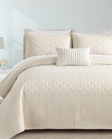 Yiran Beige Quilt Set King Size Lightweight Bedspread Ultrasonic Wave Pattern Soft Microfiber Coverlet for All Season Modern Style 3 Piece Bed Cover Sets with 2 Pillow Shams (106"x96")