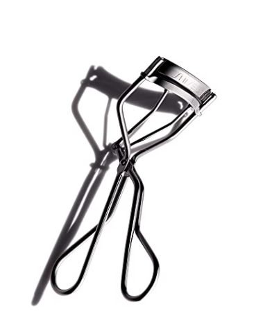 Shiseido Eyelash Curler - Crimps & Curls Lashes for Perfect, Eye-Framing Fringe - Gentle & Safe - Includes Replacement Pad